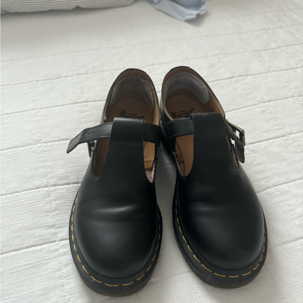 LIKE NEW POLLEY MARY JANE STYLE DR MARTENS